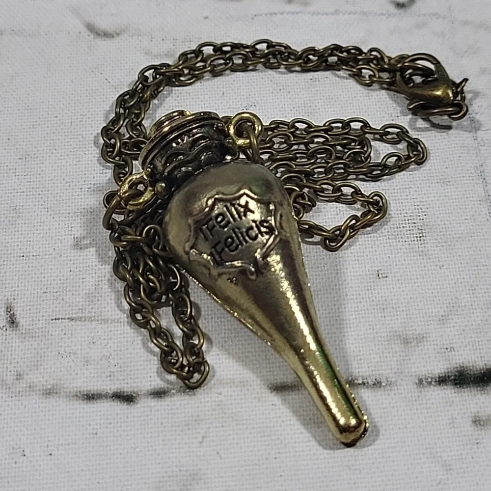 Harry Potter‎ Felix Felicis Luck elixir Hogwarts Limited Bottled Charm Pendant